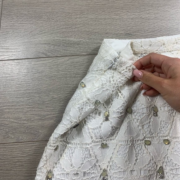 Marciano Evigan Lace Mini White Skirt - Picture 7 of 12